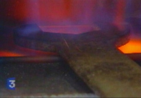 fr3 début de chauffe au four d'une clé, atelier la remuee