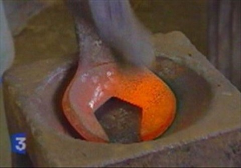 Emboutissage à la salière et au marteau à boule emboutissage en salière