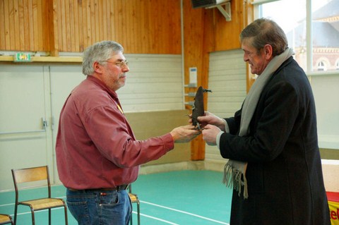 remise maquette à M. le Maire